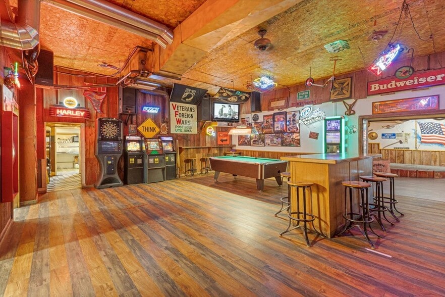 More Photos Of 206 1st St, Soldier Restaurant For Sale