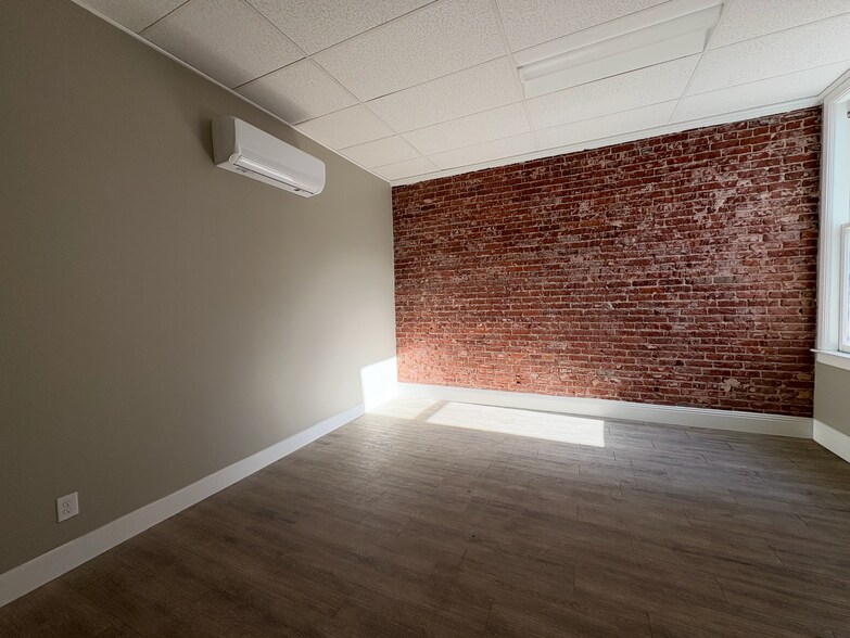 More Photos Of 138-142 S K St, Tulare Storefront Retail Office For Lease