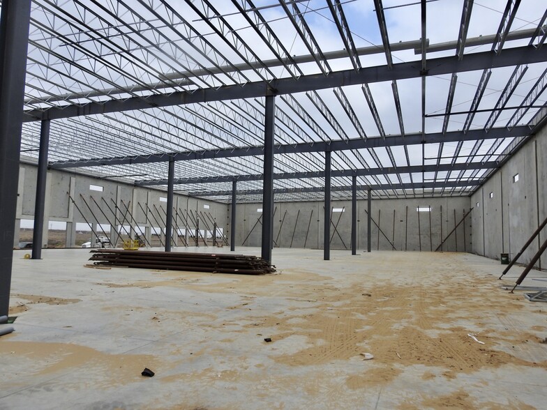 More Photos Of 610 Vidal Cantu Rd, Laredo Warehouse For Lease