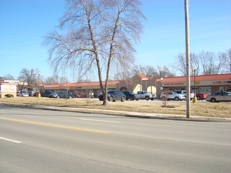 More Photos Of 11921-12043 Johnson Dr, Shawnee Unknown For Lease