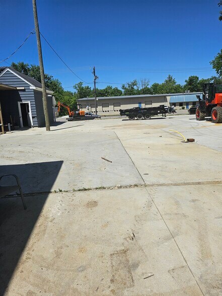 More Photos Of 9510 Seward Rd, Fairfield Warehouse For Sale