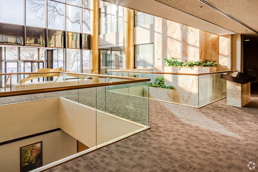 More Photos Of 3501 Algonquin Rd, Rolling Meadows Office For Lease