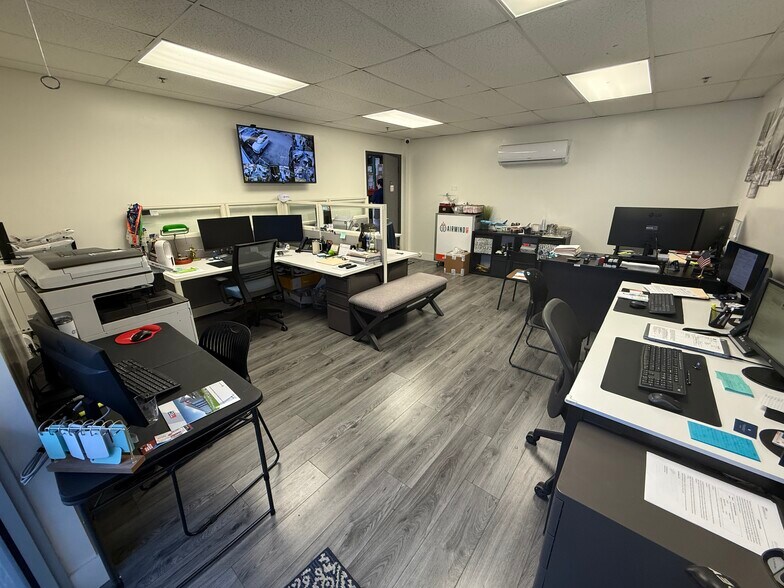 More Photos Of 2355 NW 70th Ave, Miami Warehouse For Lease