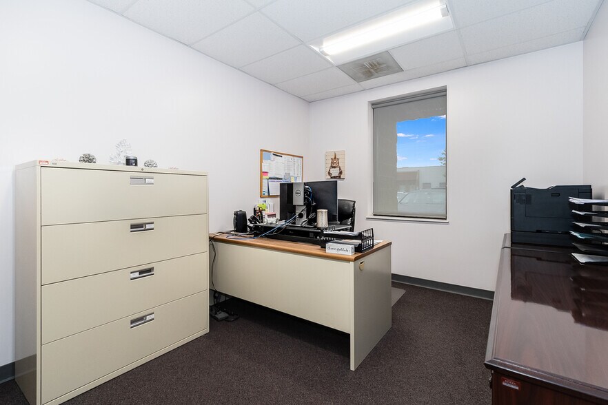 More Photos Of 355 Smoke Tree Plaza Dr, North Aurora Office For Lease