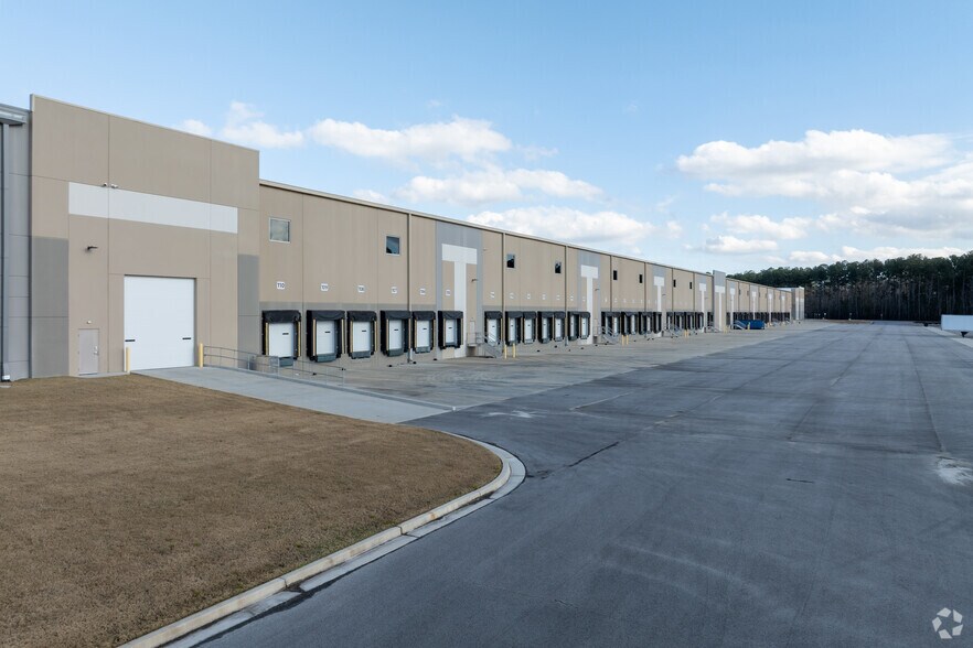 More Photos Of 369 N Cypress Dr, Summerville Industrial For Lease