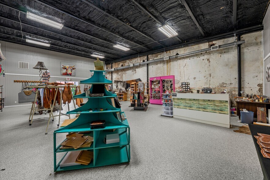 More Photos Of 219 Ave C, Rosebud General Retail For Sale