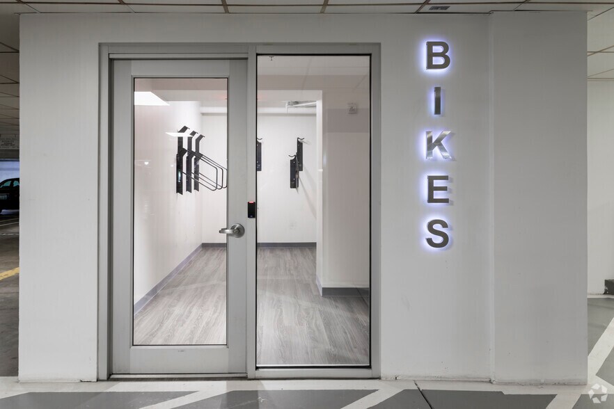 More Photos Of 1410-1430 Spring Hill Rd, McLean Unknown For Lease