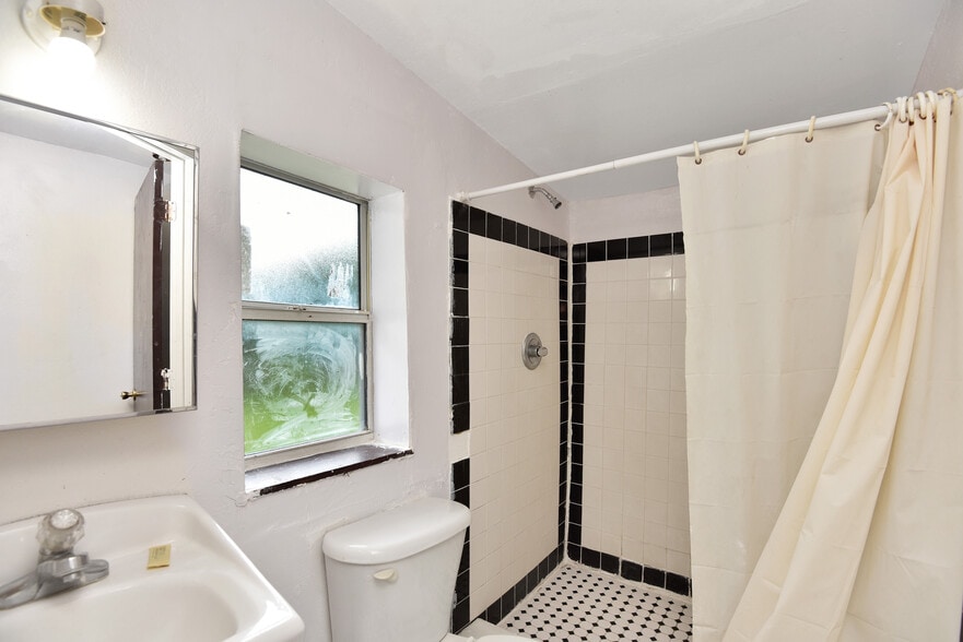 More Photos Of 1028 Ridgewood Ave, Daytona Beach Hospitality For Sale