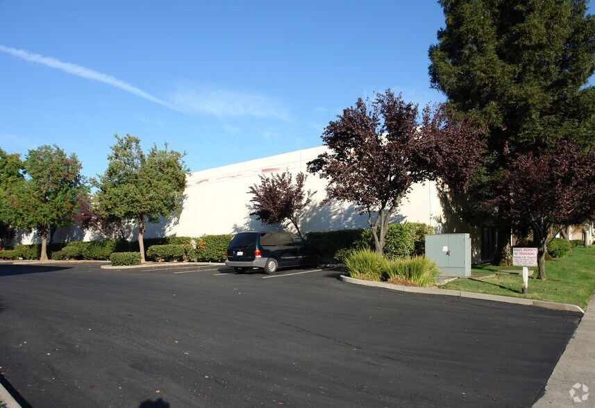 More Photos Of 4721 Pell Dr, Sacramento Flex For Lease