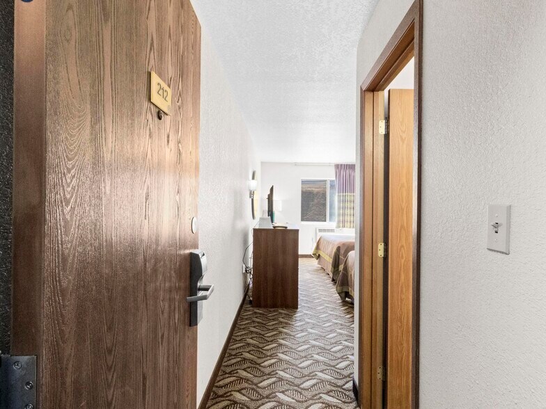 More Photos Of 1412 Warm Springs Dr, Dubois Hotel For Sale