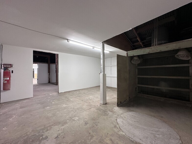 More Photos Of 1530 E 5th Ct, Tulsa Warehouse For Lease