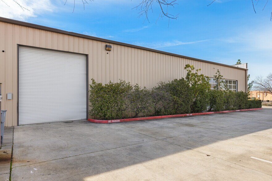 More Photos Of 102 Raley Blvd, Chico Flex For Sale