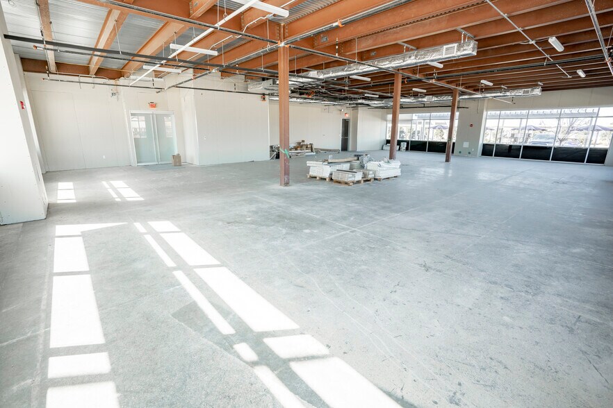 More Photos Of 404 Veterans Airpark Ln, Midland Office For Sale