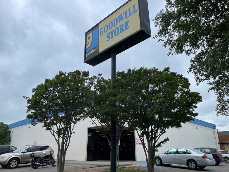 Primary Photo Of 7812 Lake June Rd, Dallas Freestanding For Lease