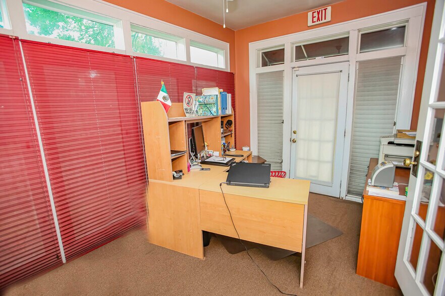 More Photos Of 4601 Caroline St, Houston Office For Lease