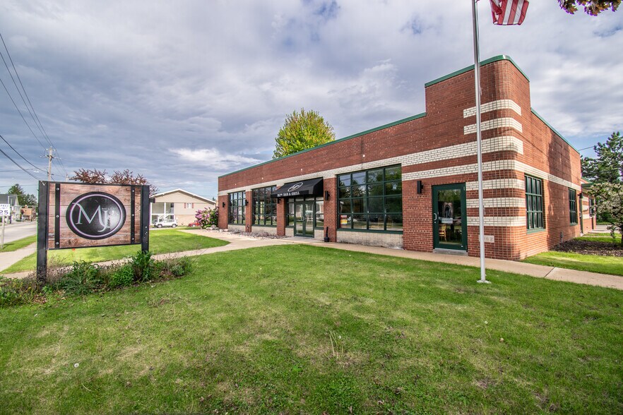 More Photos Of 100 S Main St, Saukville Restaurant For Sale