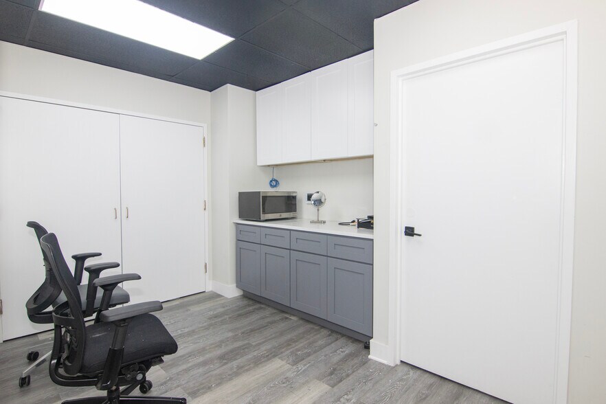 More Photos Of 30-07 39th Ave, Long Island City Office For Lease