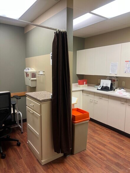 More Photos Of 103 S 3rd Ave, Edgar Medical For Sale