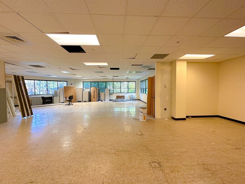 More Photos Of 5121 Skyline Village Loop S, Salem Medical For Sale