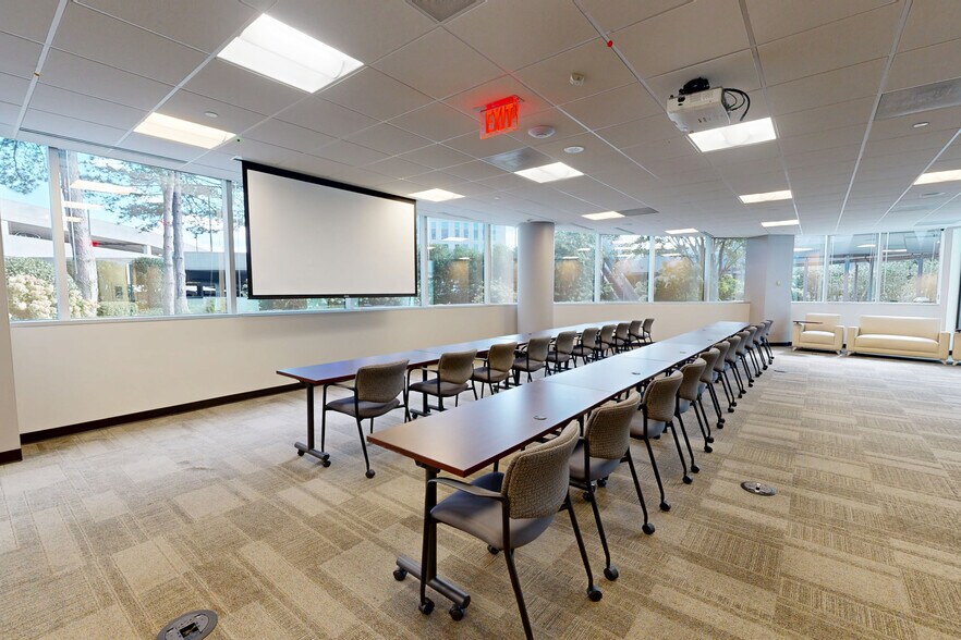 More Photos Of 8609 Westwood Center Dr, Vienna Unknown For Lease