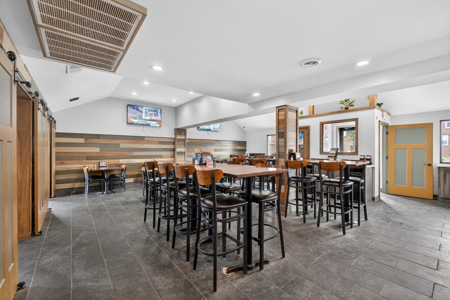 More Photos Of 8713 Gravois Rd, Saint Louis Restaurant For Sale