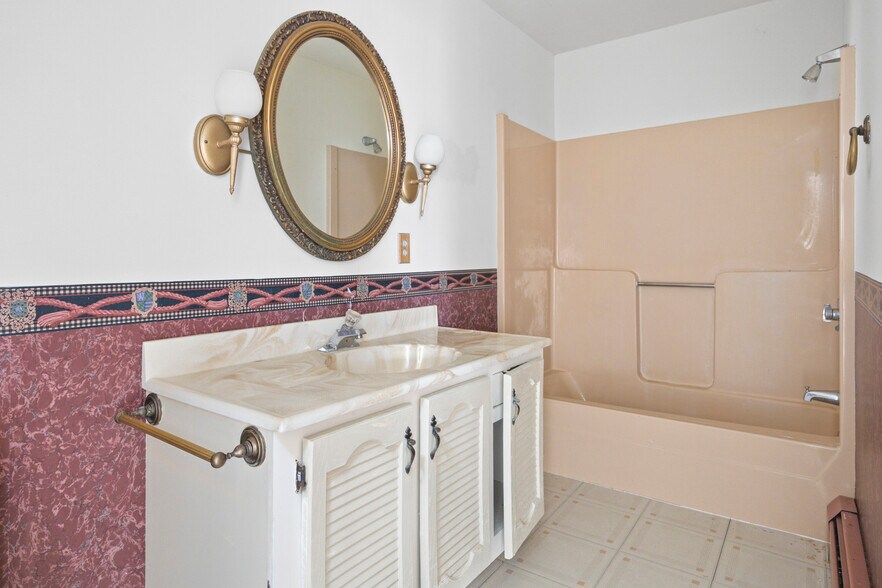 More Photos Of 165 Queechy Lake Dr, Canaan Hotel For Sale