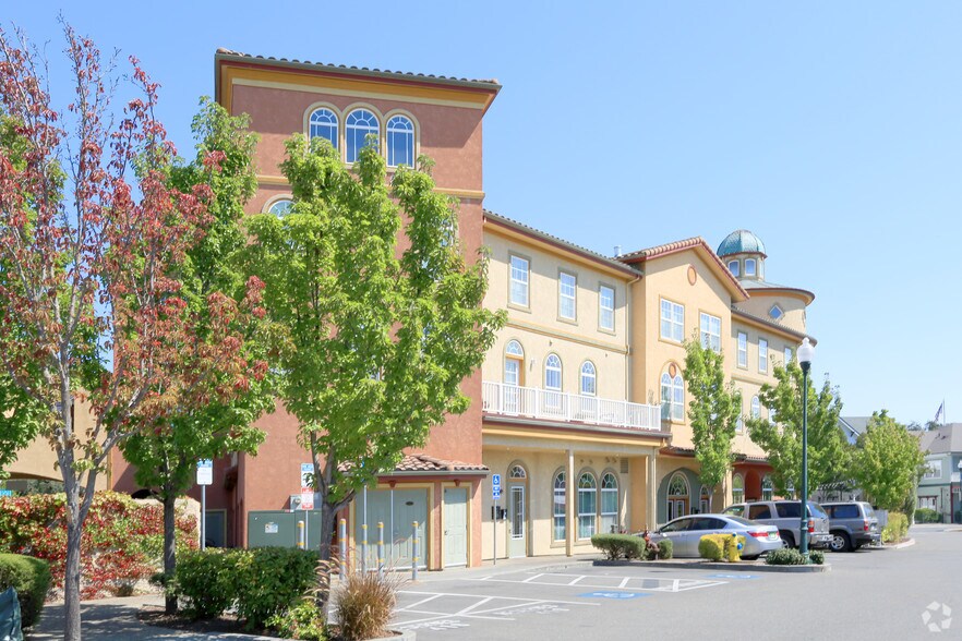 More Photos Of 220 Windsor River Rd, Windsor Apartments For Sale