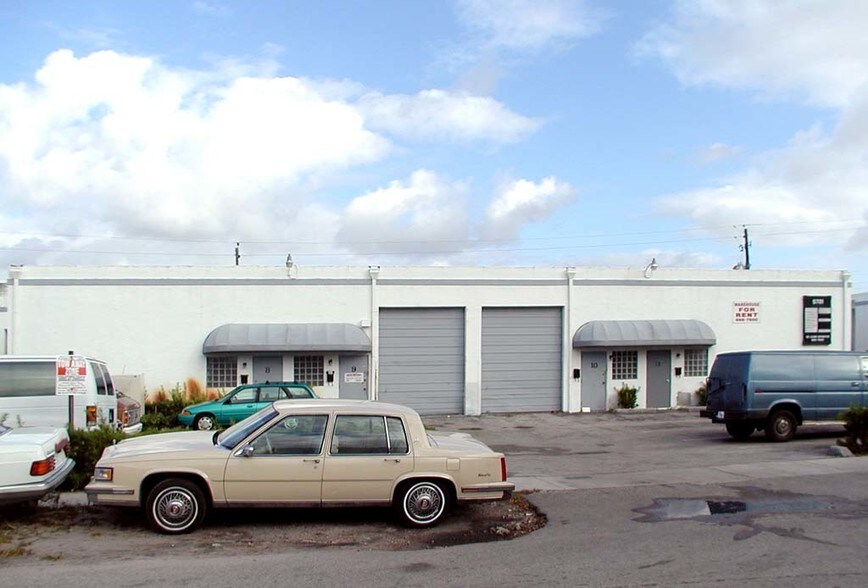 More Photos Of 5721 Funston St, Hollywood Warehouse For Lease