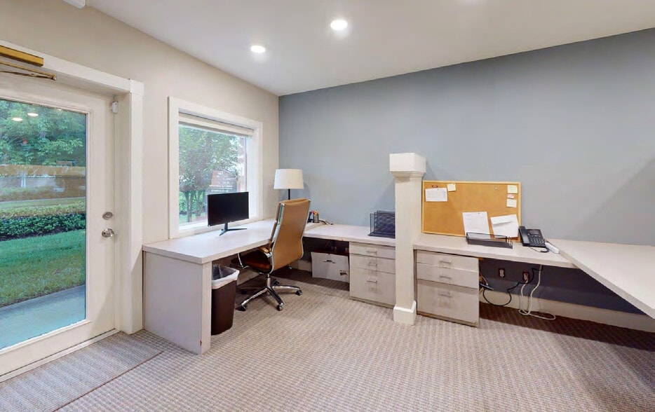 More Photos Of 1601 E Amelia St, Orlando Office For Sale