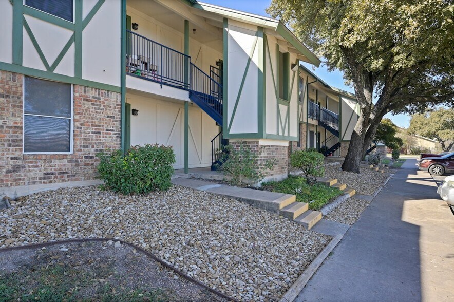 More Photos Of 1101 Rutland Dr, Austin Apartments For Sale
