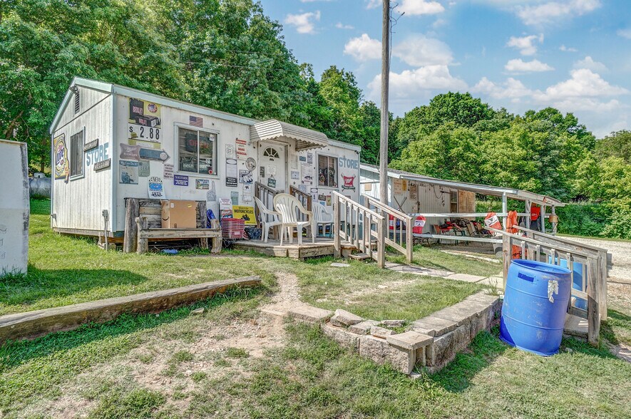 More Photos Of 1254 Hooten Town Rd, Crane Trailer Camper Park For Sale