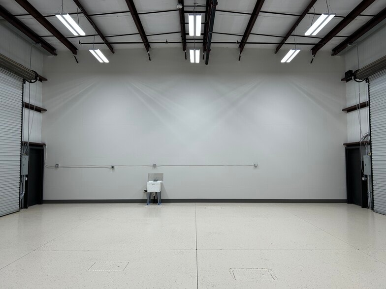 More Photos Of 2700 N Lake Valley Rd, Prescott Valley Light Manufacturing For Lease