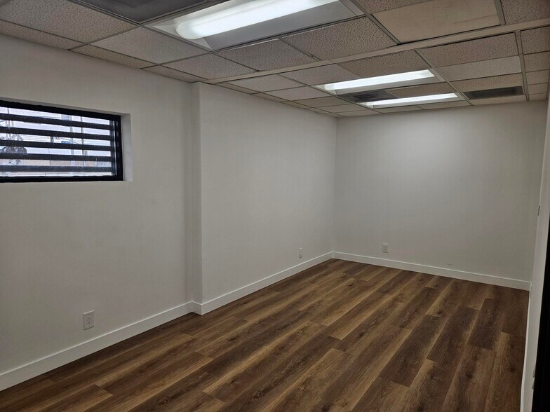 More Photos Of 7648-7654 San Fernando Rd, Sun Valley Warehouse For Lease