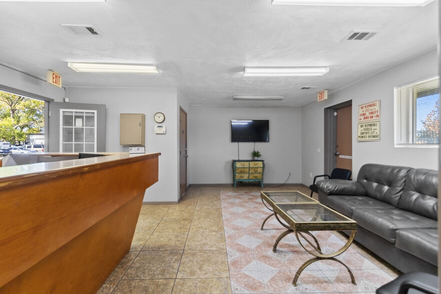 More Photos Of 7215 N Shepherd Dr, Houston Auto Repair For Sale