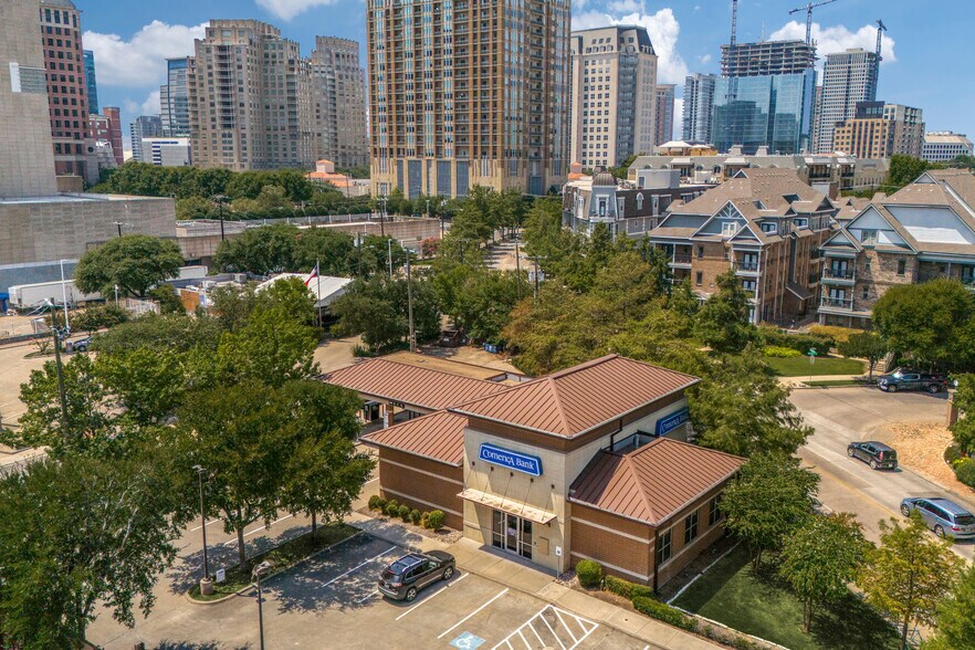 More Photos Of 2121 Maple Ave, Dallas Bank For Lease