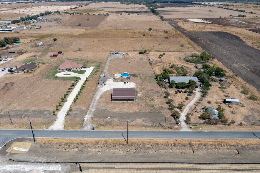 More Photos Of 1316 County Road 305, Jarrell Land For Lease