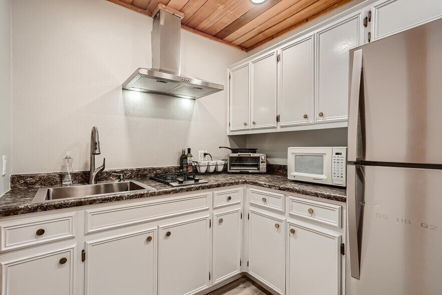 More Photos Of 11204 Bluff Bend Dr, Austin Light Manufacturing For Sale