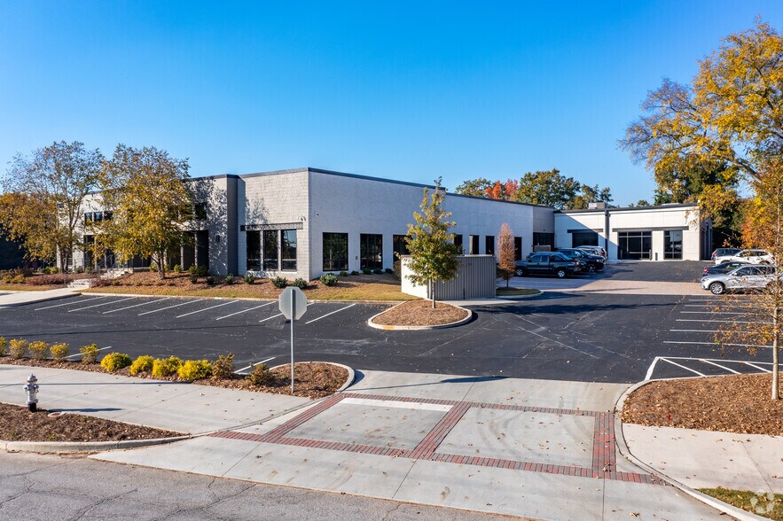 More Photos Of 5616 Peachtree Rd, Atlanta Loft Creative Space For Lease