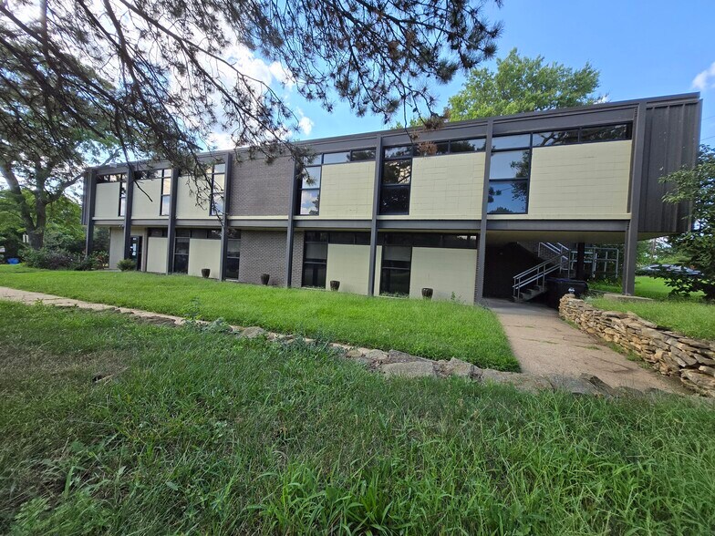 Primary Photo Of 2900 SW Plass Ct, Topeka Medical For Lease