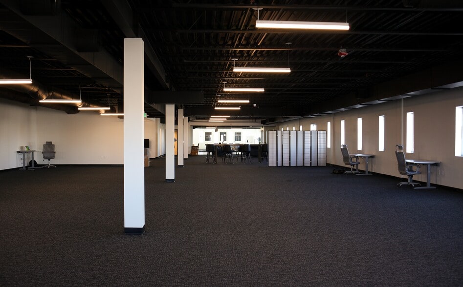 More Photos Of 11380 E Smith Rd, Aurora Warehouse For Sale