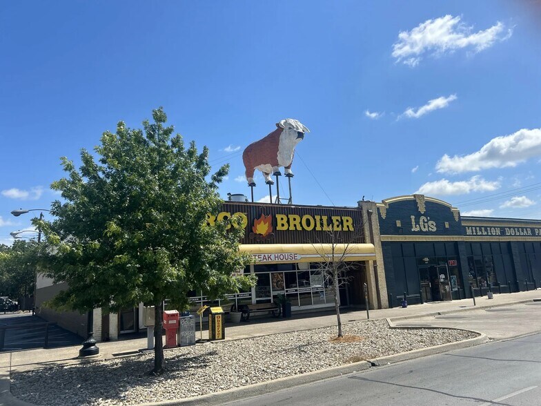 Primary Photo Of 401-403 W Jefferson Blvd, Dallas Storefront For Lease