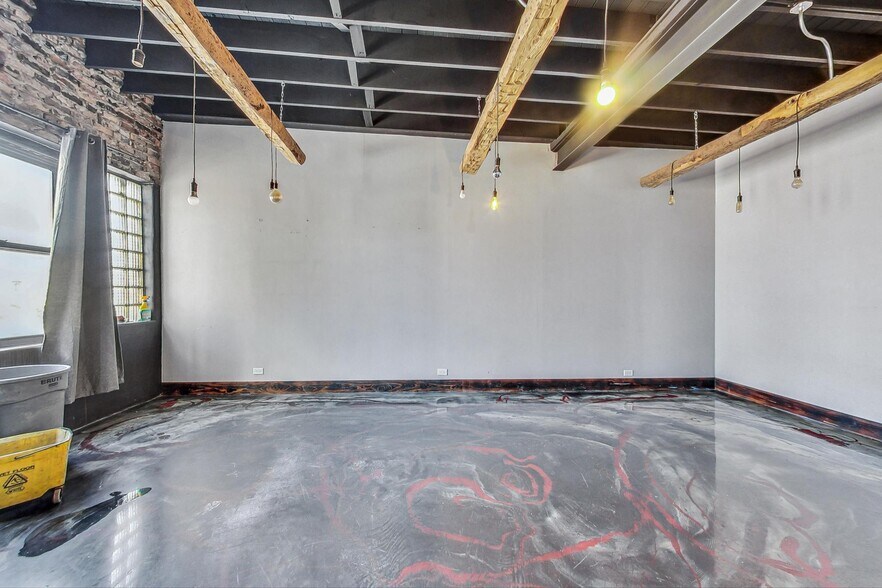 More Photos Of 3693-3705 W Grand Ave, Chicago Warehouse For Sale