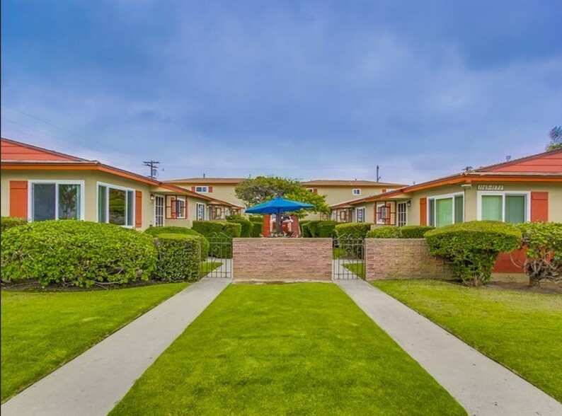 Primary Photo Of 1179 Felspar St, San Diego Apartments For Sale