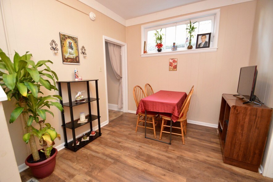 More Photos Of 126-128 E Broad St, Bethlehem Office Residential For Sale