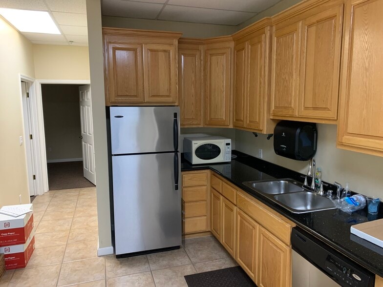 More Photos Of 195-197 D'Arcy Pkwy, Lathrop Manufacturing For Sale