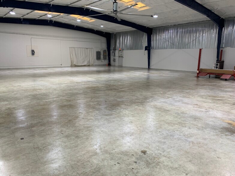 More Photos Of 1090 Rainer Dr, Altamonte Springs Warehouse For Lease