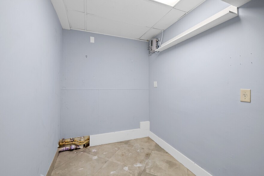 More Photos Of 2701-2709 E Oakland Park Blvd, Fort Lauderdale Storefront Retail Office For Lease