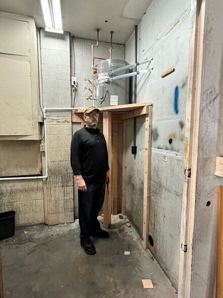 More Photos Of 939 W Main St, El Cajon General Retail For Sale