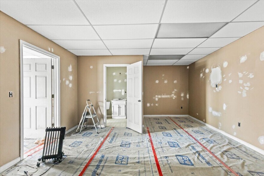 More Photos Of 3861 Highway 19 E, Elizabethton Office For Sale