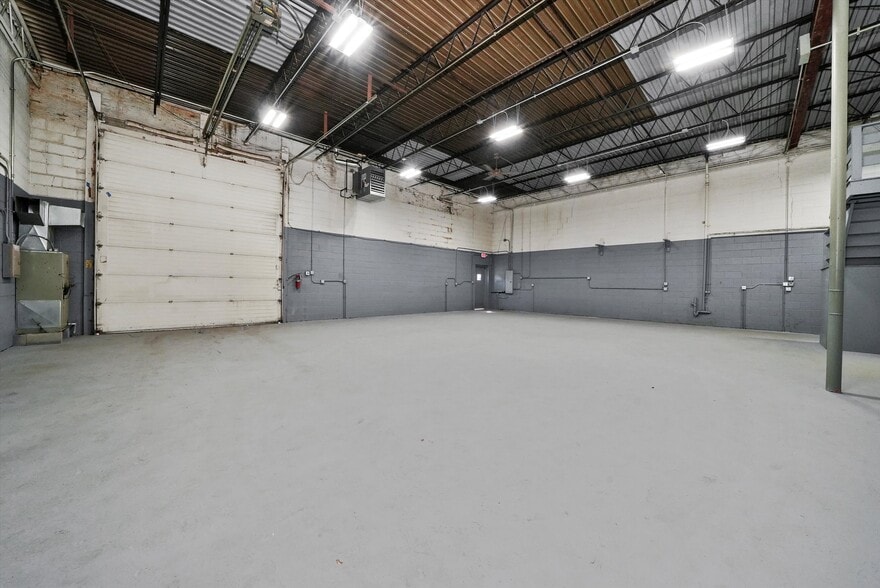 More Photos Of 4135 W 123rd St, Alsip Warehouse For Lease